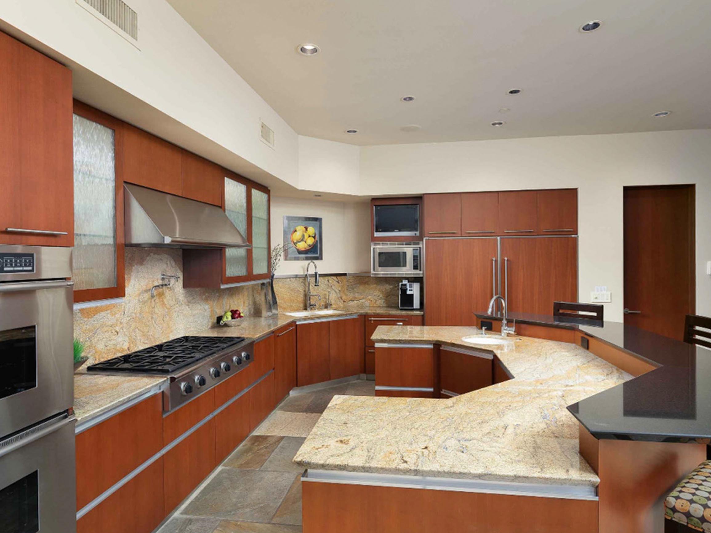 0000s_0010s_0001_F74062FB-D7DC-47E8-ABF8-54DC90FA1EF8_1_105_c-KITCHEN-BEFORE